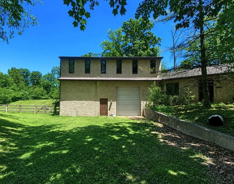 114 Airport Rd, Pottstown, PA à vendre - Photo du bâtiment - Image 2 de 7