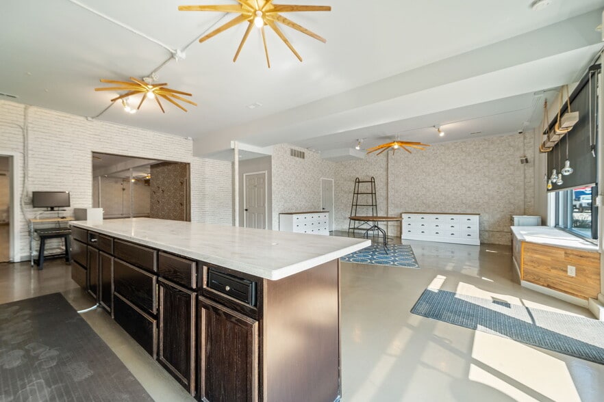 214 Broadway St, Marine City, MI for sale - Interior Photo - Image 2 of 66