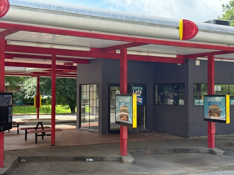 2801 E Pinetree Blvd, Thomasville, GA for lease - Building Photo - Image 2 of 11