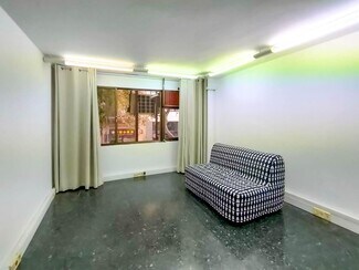 Plus de détails pour Multi-résidentiel à vendre