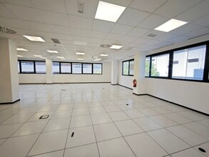 Retail in Madrid, Madrid for lease Interior Photo- Image 2 of 6