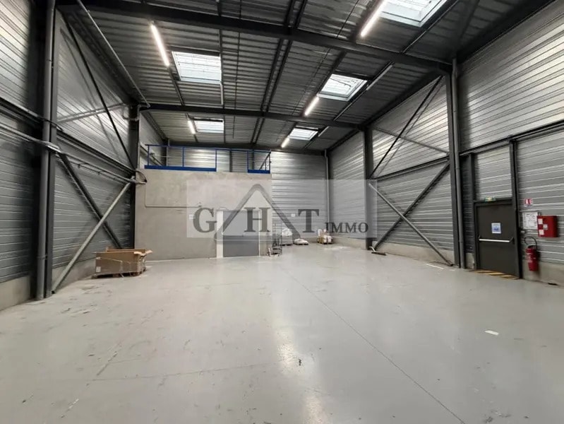 Industrial in Bondoufle for lease Interior Photo- Image 1 of 5