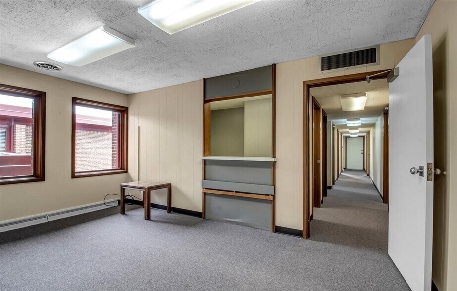 350 Alberta Dr, Amherst, NY à louer - Photo du bâtiment - Image 3 de 15