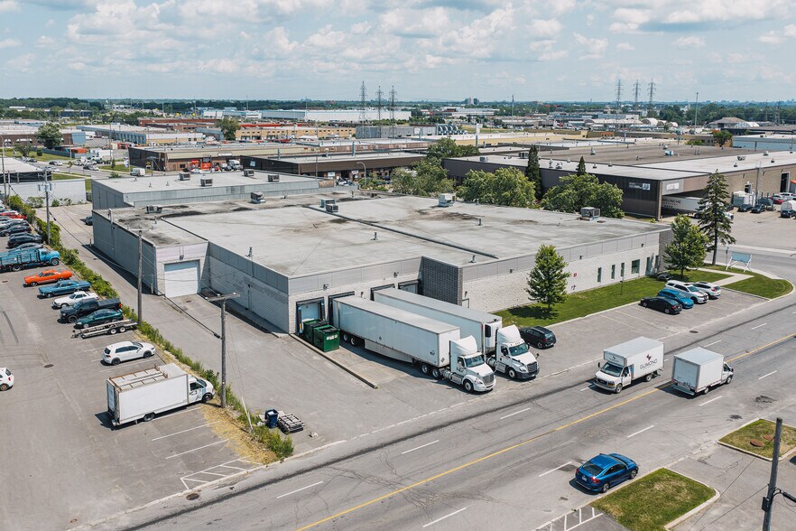 1755 Rue Berlier, Laval, QC à louer - Photo du bâtiment - Image 2 de 9