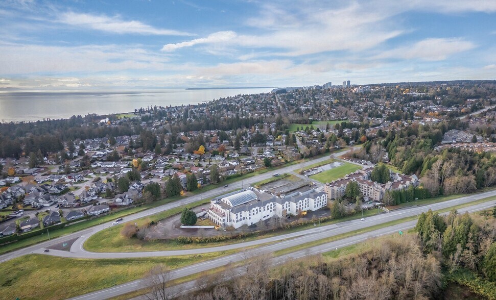 1160 King George Blvd, Surrey, BC à louer - Photo du bâtiment - Image 1 de 2