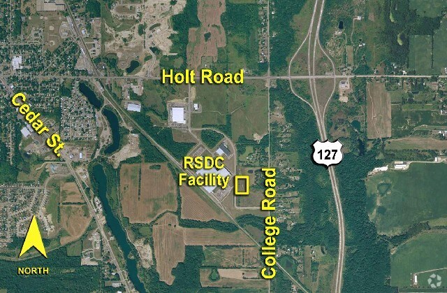 1798 Holloway Dr, Holt, MI à louer - Photo du bâtiment - Image 2 de 7