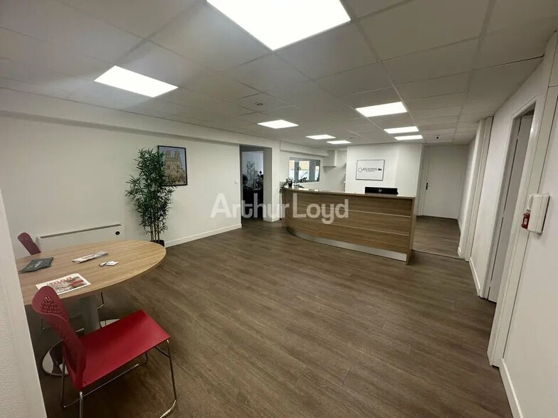 Office in Reims for lease - Building Photo - Image 1 of 5