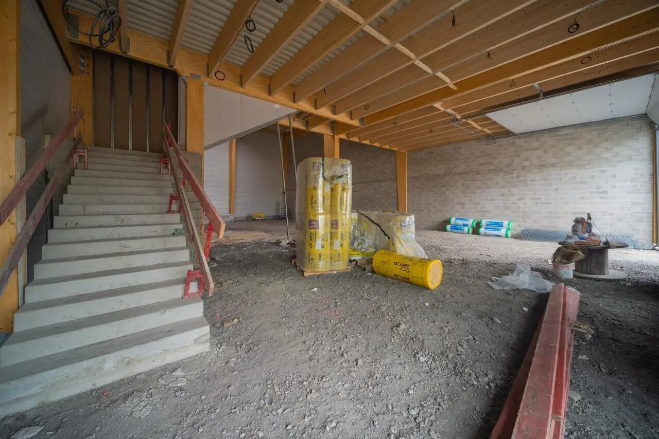 Flex in Romainville for lease Construction Photo- Image 1 of 2