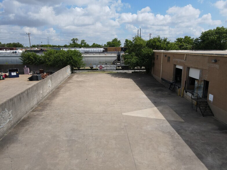 3825 Halifax St, Dallas, TX à vendre - Photo du bâtiment - Image 3 de 3