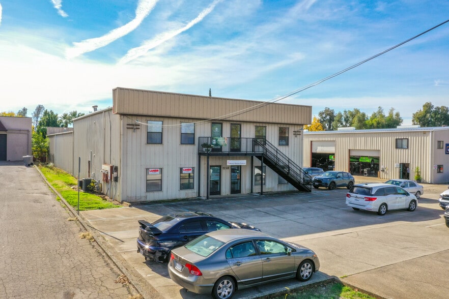 2269 Hartnell Ave, Redding, CA à vendre - Photo du bâtiment - Image 2 de 18