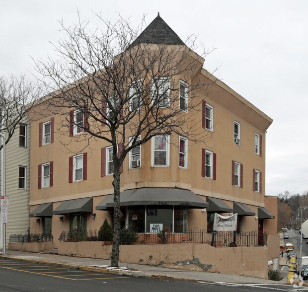 128 Cortlandt St, Tarrytown, NY for sale - Building Photo - Image 1 of 13