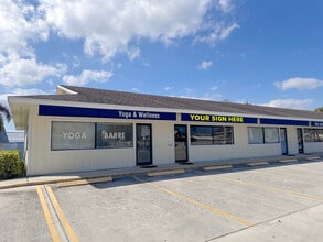 2327-2331 NE Dixie Hwy, Jensen Beach, FL for lease Interior Photo- Image 2 of 3