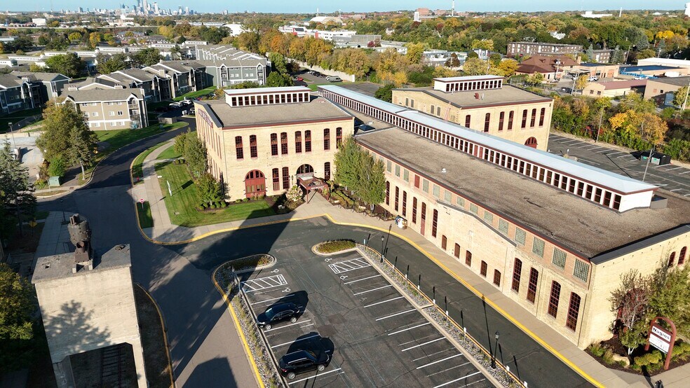 1295 N Bandana Blvd, Saint Paul, MN à louer - Vidéo sur l’inscription commerciale - Image 2 de 5
