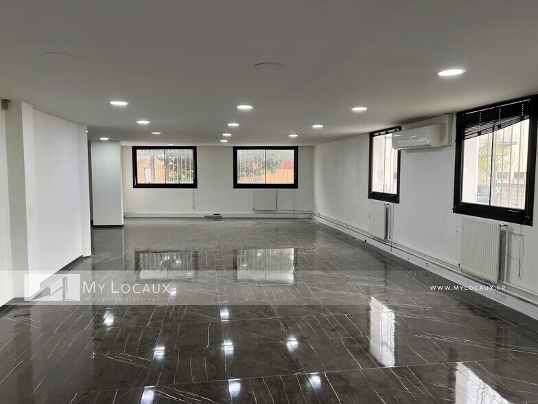 Industrial in Nanterre for lease - Interior Photo - Image 3 of 10