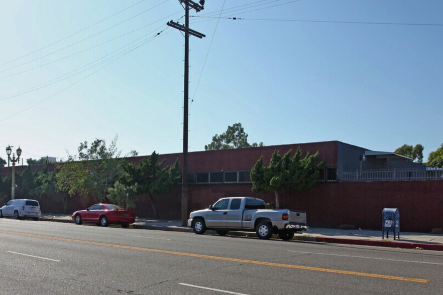 3221 S Hill St, Los Angeles, CA à louer - Photo du bâtiment - Image 3 de 5