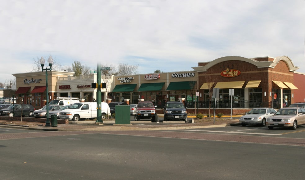201-213 Maple Ave E, Vienna, VA for lease - Building Photo - Image 2 of 5