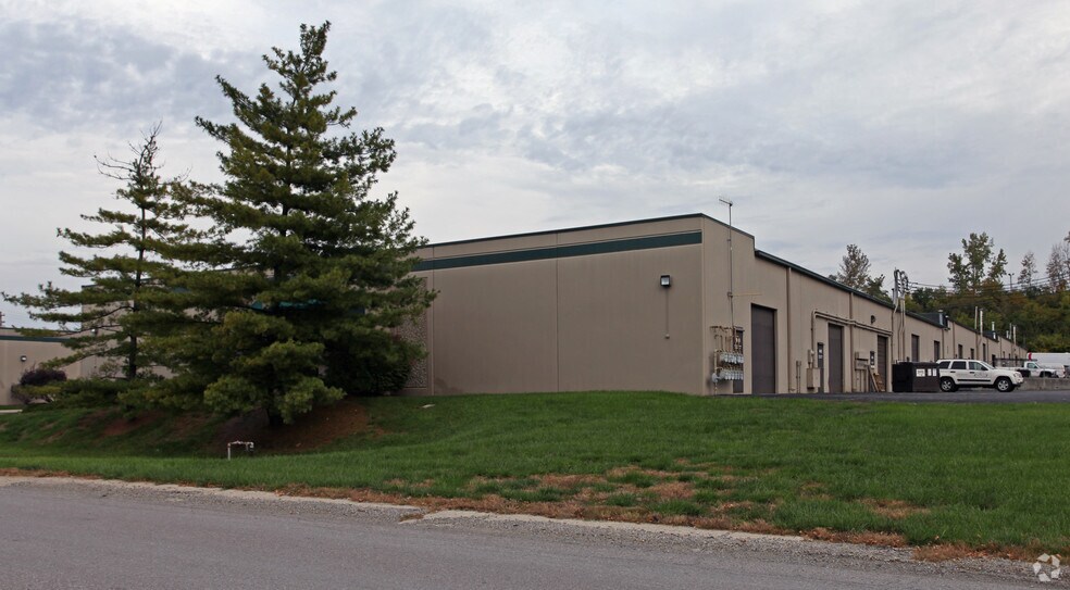 4950-4978 Provident Dr, Cincinnati, OH à louer - Photo du bâtiment - Image 3 de 8
