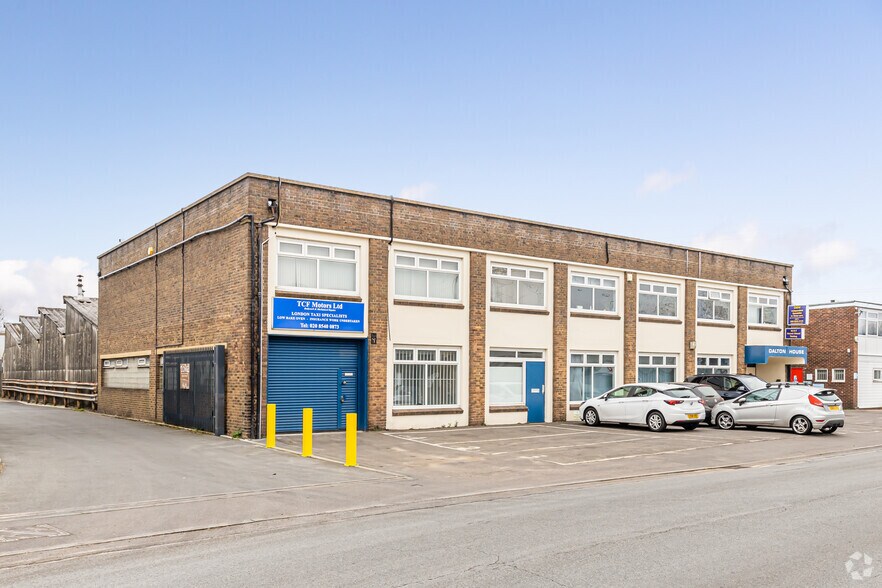 60 Windsor Ave, Londres à louer - Photo du bâtiment - Image 2 de 9