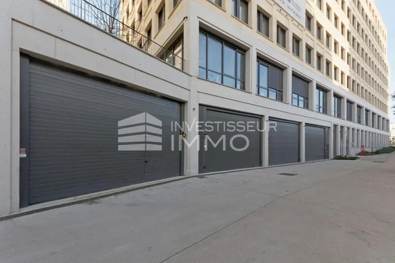 Flex in Paris for lease - Building Photo - Image 2 of 5