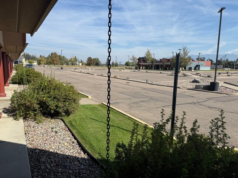 village loop rd 18-50 Village rd Rd, Kalispell, MT à louer - Photo du bâtiment - Image 2 de 8