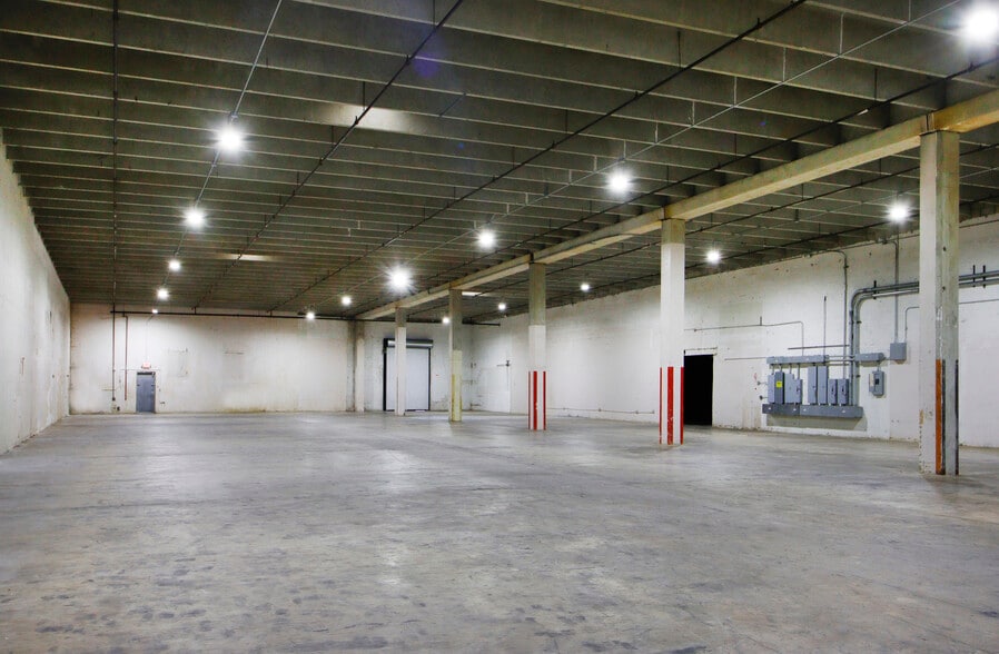 13001 NW 38th Ave, Opa-locka, FL for lease - Interior Photo - Image 2 of 3