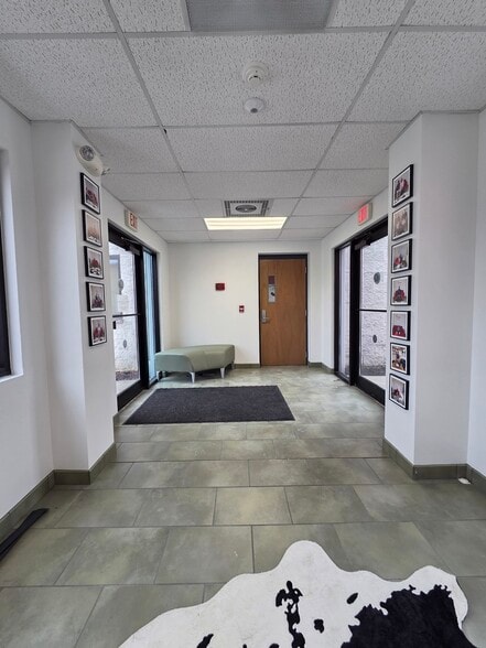 37 Anderson Rd, Buffalo, NY for sale - Building Photo - Image 3 of 19