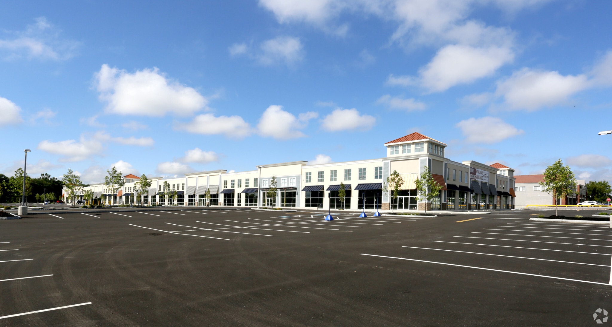 655 S Willow St, Manchester, NH for lease Building Photo- Image 1 of 17