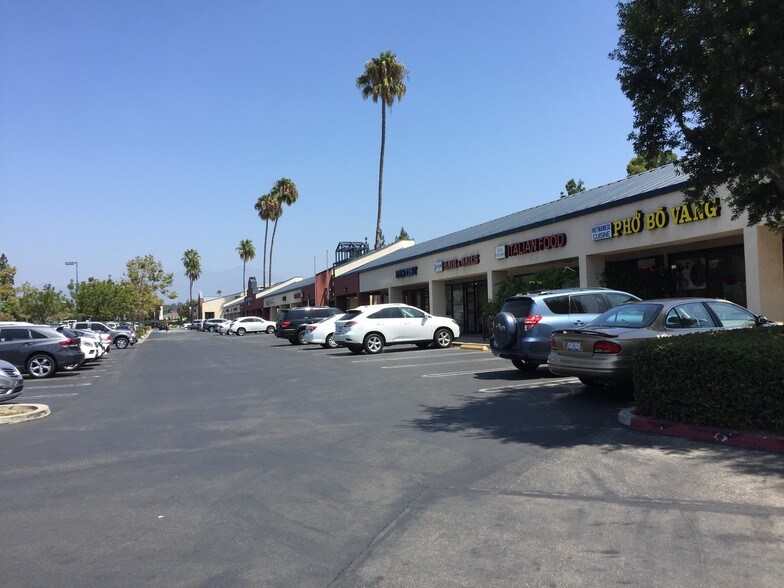 23762-23822 Mercury Rd, Lake Forest, CA à louer - Photo du bâtiment - Image 3 de 3