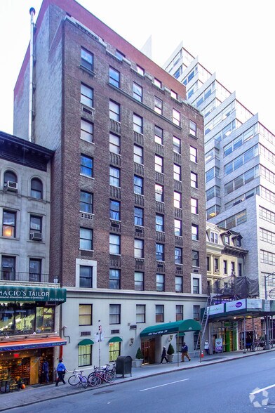 121 E 60th St, New York, NY à vendre - Photo du bâtiment - Image 2 de 4