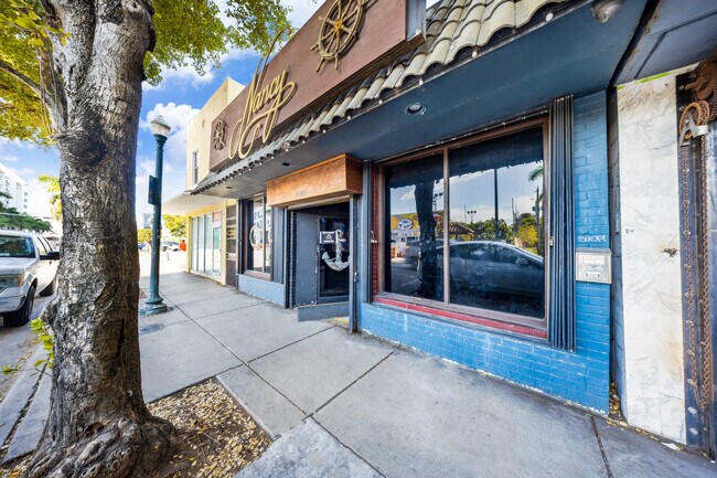 More details for 2007 SW 8th St, Miami, FL - Retail for Sale