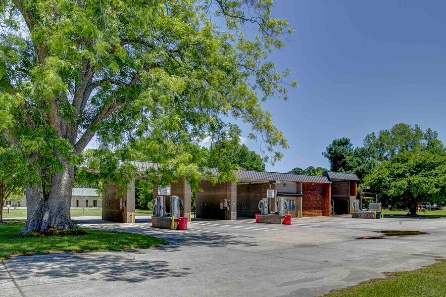 8109 Caratoke Hwy, Powells Point, NC à vendre - Photo du bâtiment - Image 3 de 17