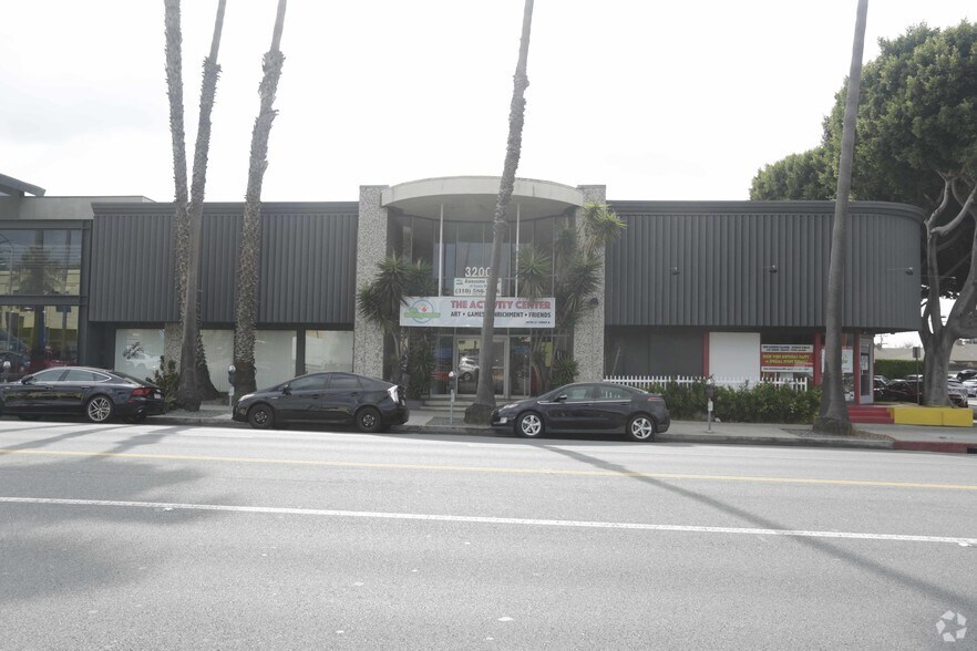 3200 Santa Monica Blvd, Santa Monica, CA à louer - Photo du bâtiment - Image 3 de 6