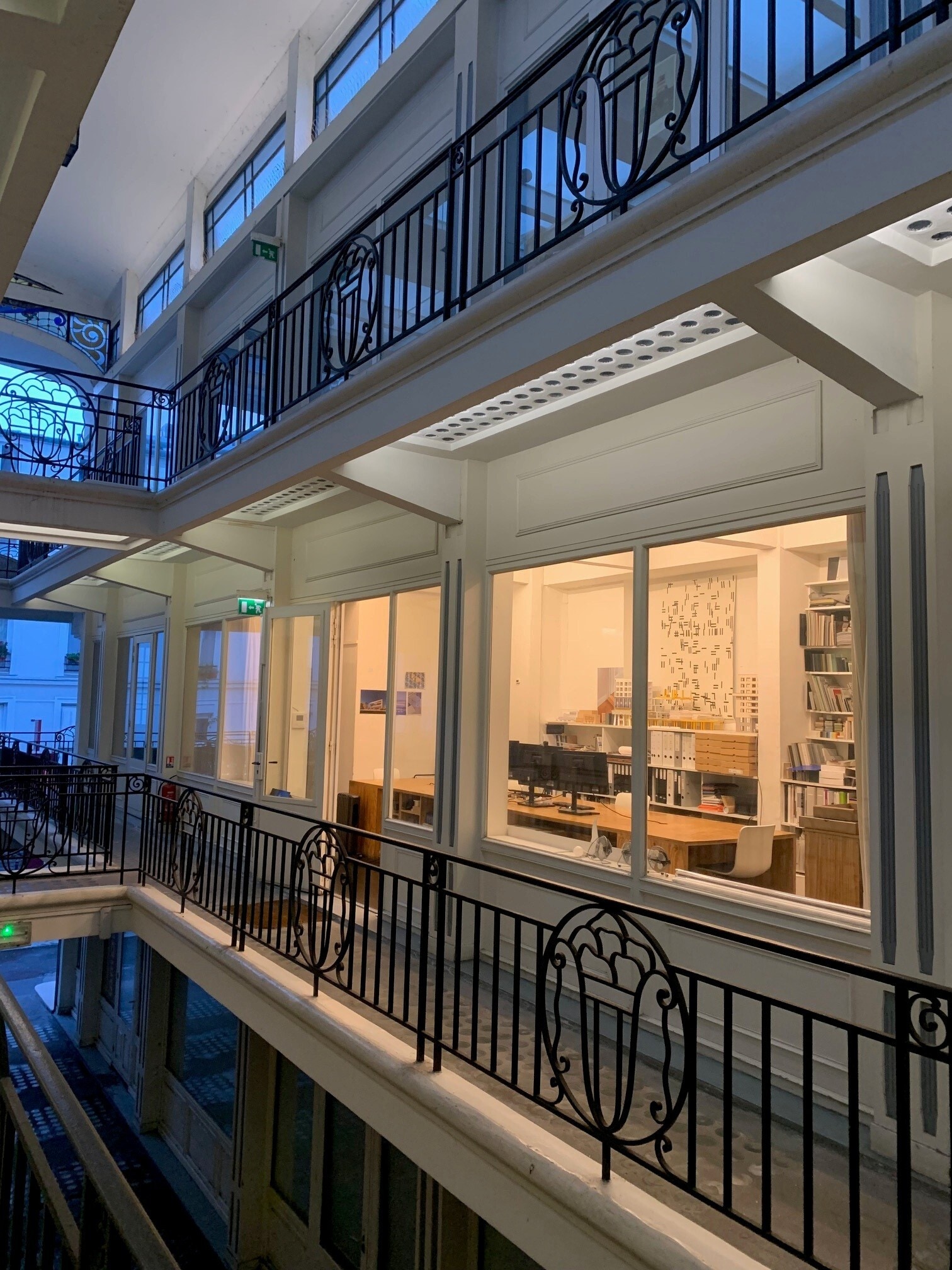 105 Rue Du Faubourg Du Temple, Paris for lease Interior Photo- Image 1 of 8