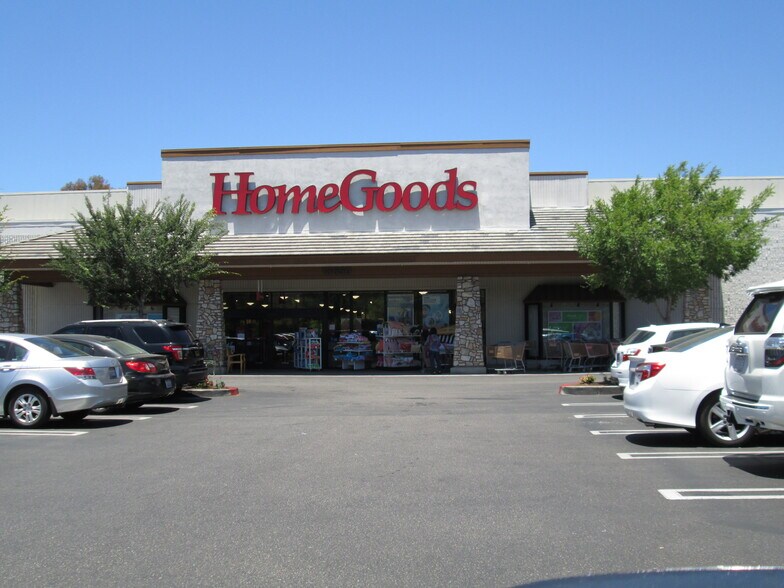 13616-13654 Poway Rd, Poway, CA à louer - Photo du bâtiment - Image 2 de 19