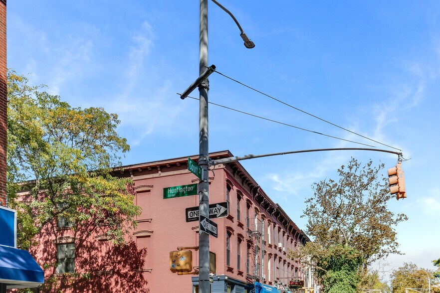 534 Court St, Brooklyn, NY à louer - Photo du bâtiment - Image 3 de 25