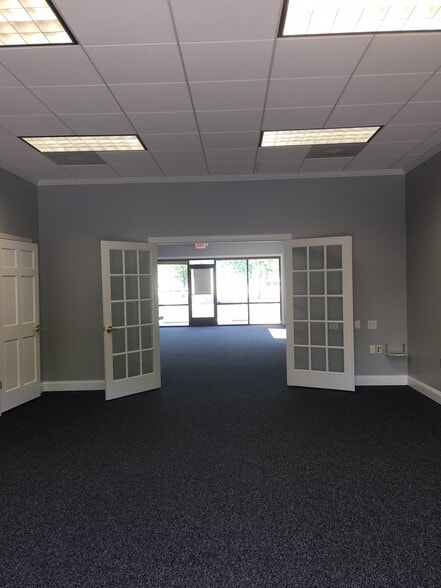 6326 Five Mile Centre Park, Fredericksburg, VA for lease - Interior Photo - Image 3 of 7