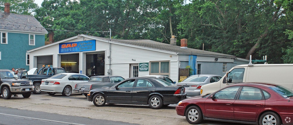 944 E Main St, Riverhead, NY for sale - Primary Photo - Image 1 of 2