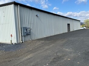 19854 Senedo Rd, Edinburg, VA for lease Building Photo- Image 2 of 8