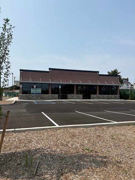 3395a Great Neck Rd, North Amityville, NY à louer - Photo du bâtiment - Image 3 de 7