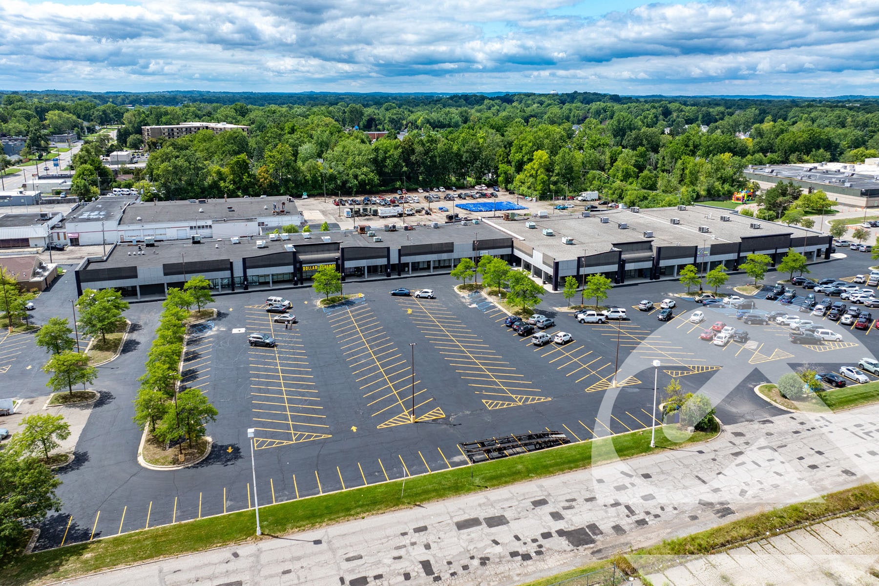 225-279 Summit Dr, Waterford, MI for lease Building Photo- Image 1 of 1