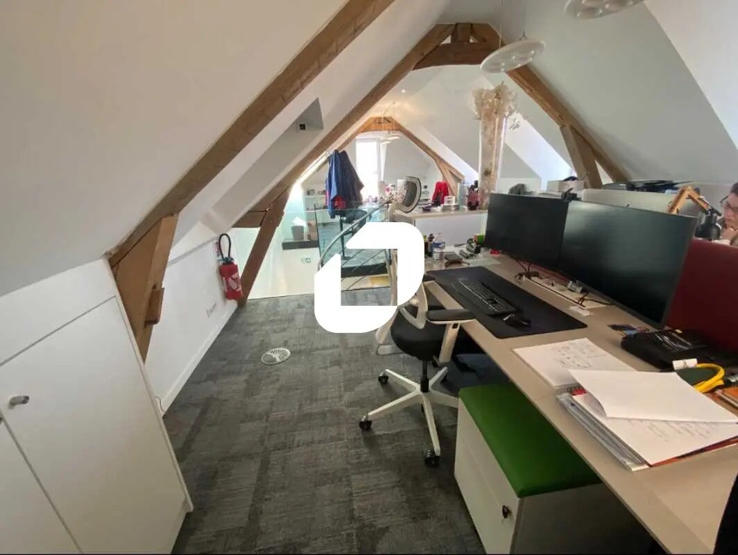 Office in L'Isle-Adam for lease Interior Photo- Image 1 of 2