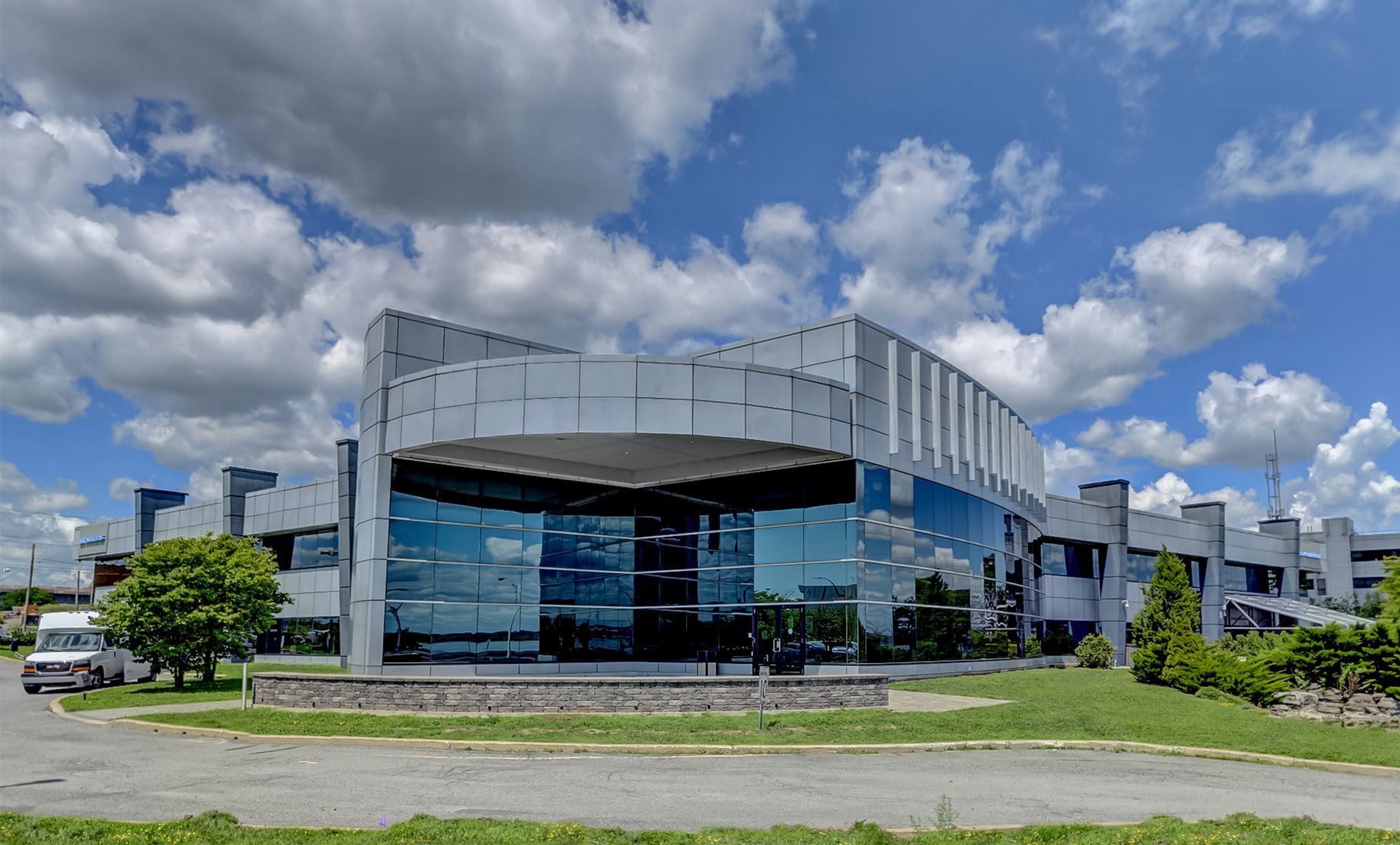 1555 Rue Carrie-Derick, Montréal, QC à louer Photo du bâtiment- Image 1 de 13