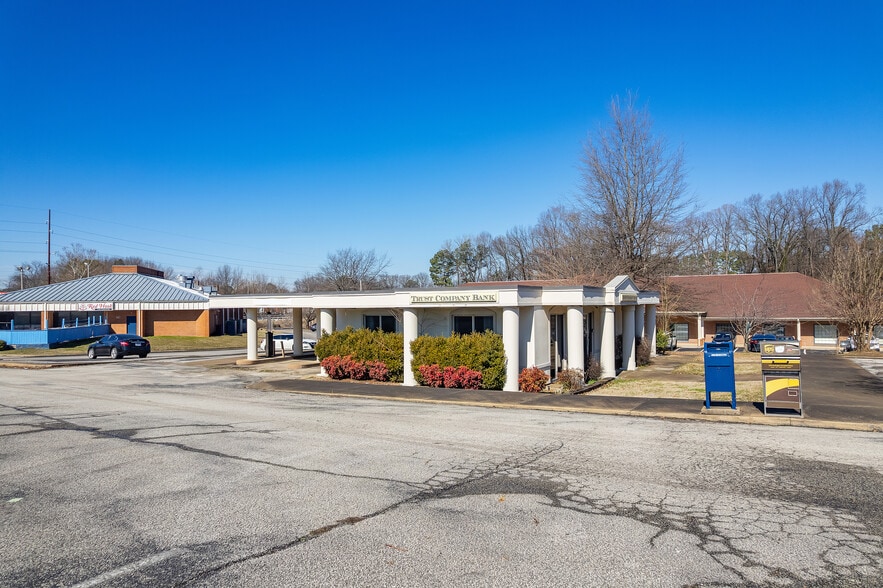 385 N Parkway, Jackson, TN à vendre - Photo du bâtiment - Image 2 de 8