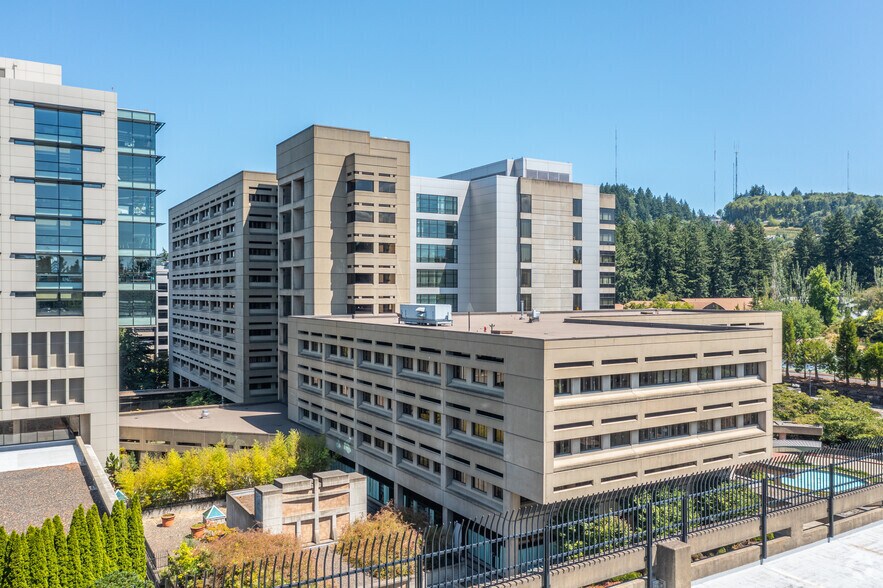 9135 SW Barnes Rd, Portland, OR à louer - Photo du bâtiment - Image 2 de 6