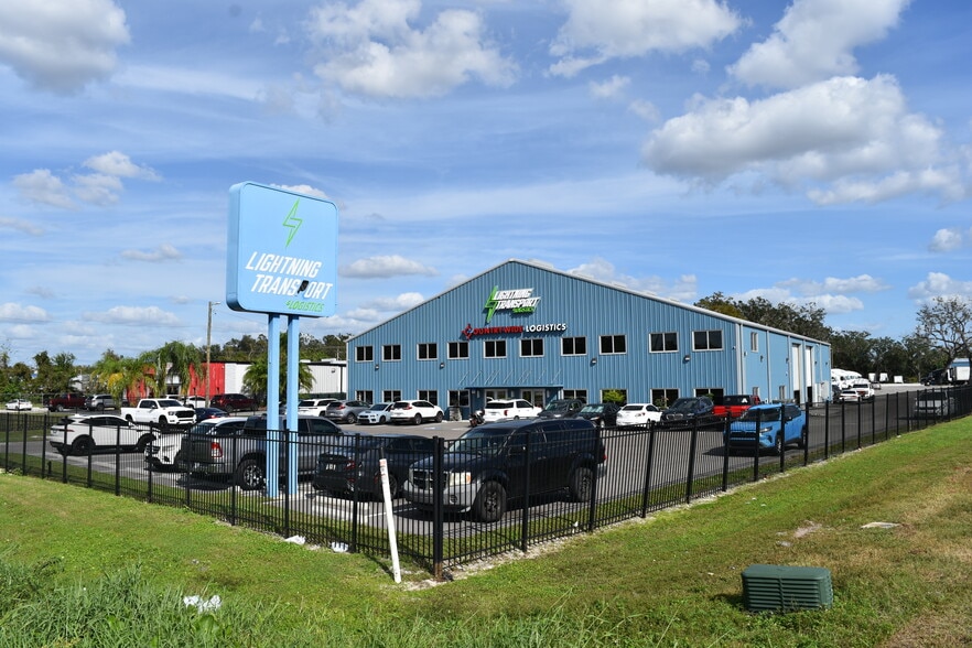 6015 N US Highway 301, Tampa, FL for lease - Primary Photo - Image 1 of 39