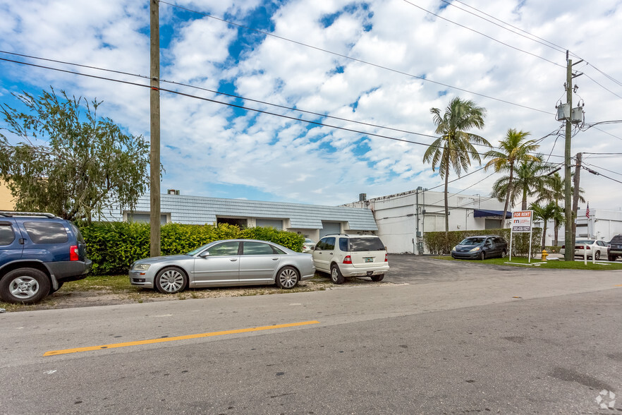 7865-7877 NW 56th St, Miami, FL à vendre - Photo du b timent - Image 2 de 5