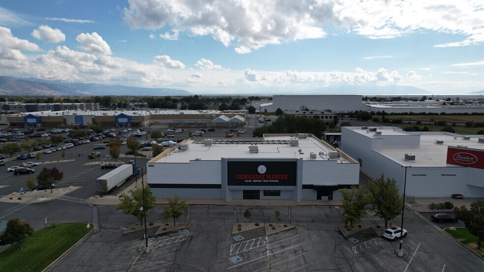 859 W Hill Field Rd, Layton, UT à vendre - Photo du bâtiment - Image 2 de 7
