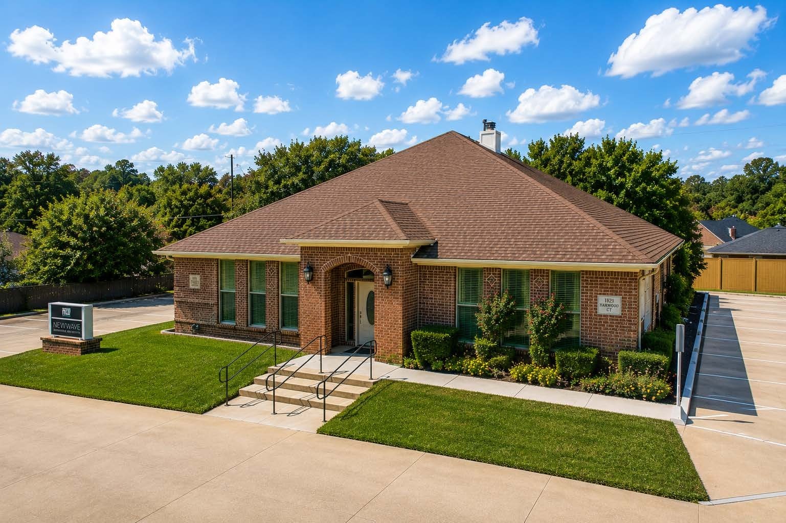 1821 Harwood Ct, Hurst, TX for sale Primary Photo- Image 1 of 9