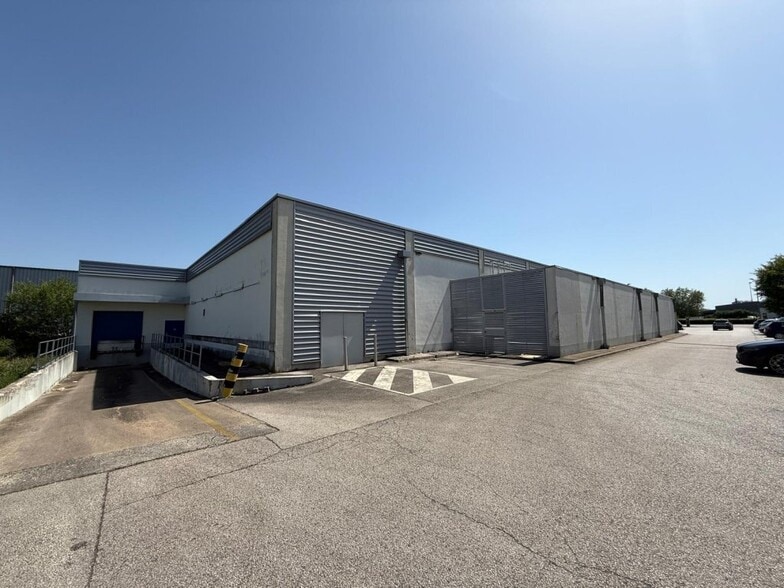 Retail in Chalon-sur-Saône for lease - Building Photo - Image 2 of 5