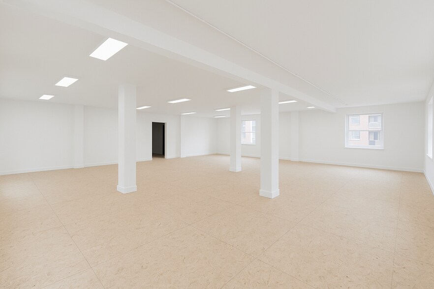 10-14 Mccaul St, Toronto, ON à louer - Photo du bâtiment - Image 3 de 25